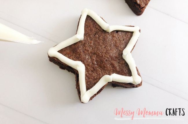 These Patriotic Brownies are the perfect easy to pack 4th of July treat for a busy day out and about.