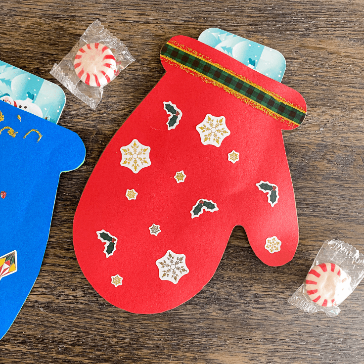 DIY Christmas Paper Garland + Socks and Mittens Cut Files - The Crafting  Nook