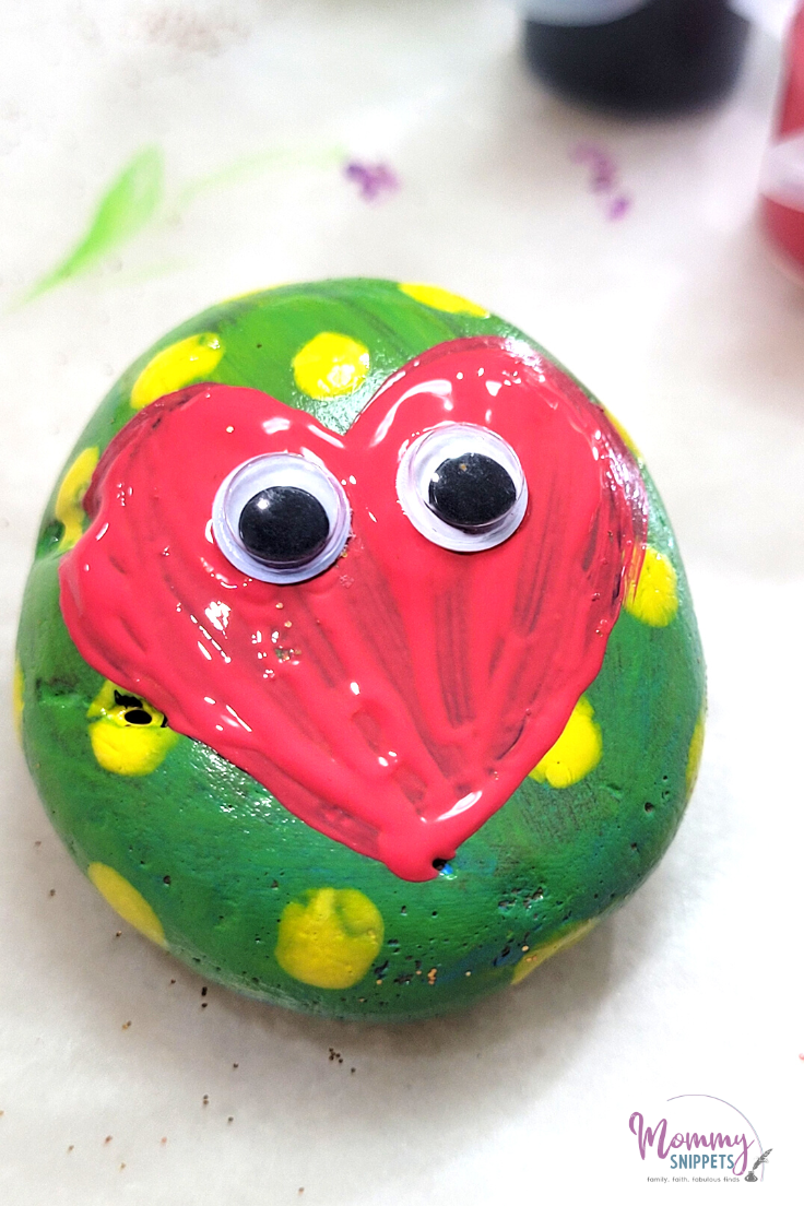Wiggly Eyes on a Friendship Rock positioned while the paint on the heart is still wet.
